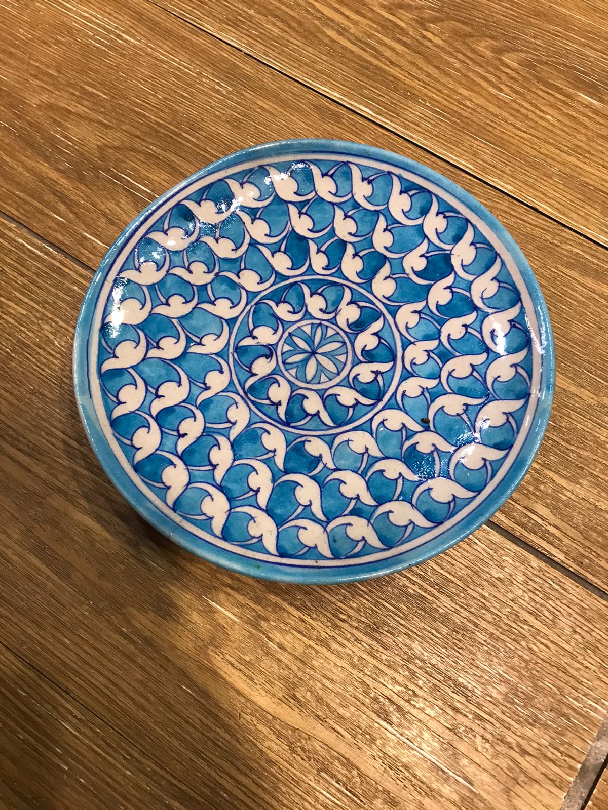 Classic Blue and White Intricate Swirl Pattern Blue Pottery Plate (8 Inch)