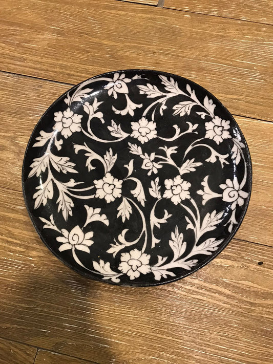 Monochrome Black & White Pottery Plate - Elegant Floral Vine Scrollwork Design (10 Inch)